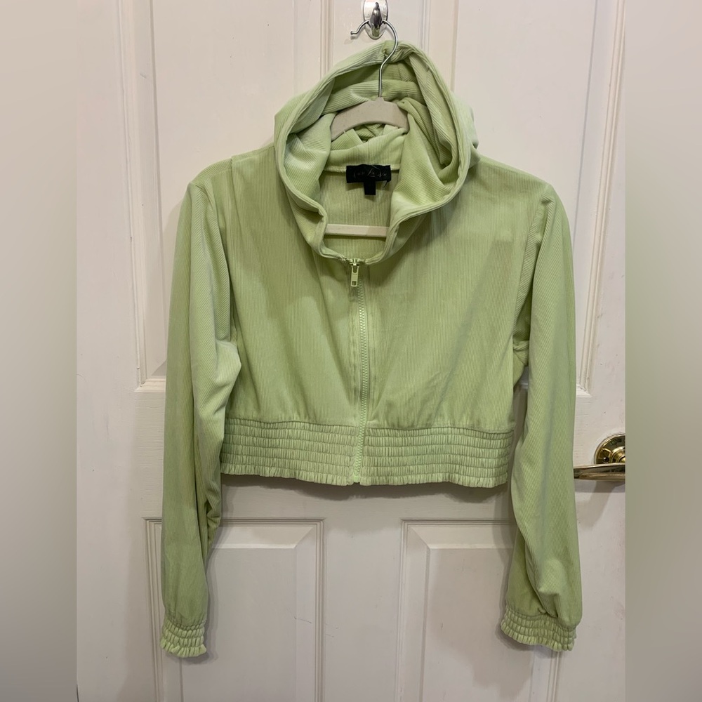 Vivre La Vie Lime Green Cropped Ribbed Hooded Zip Medium Sweater.      2560